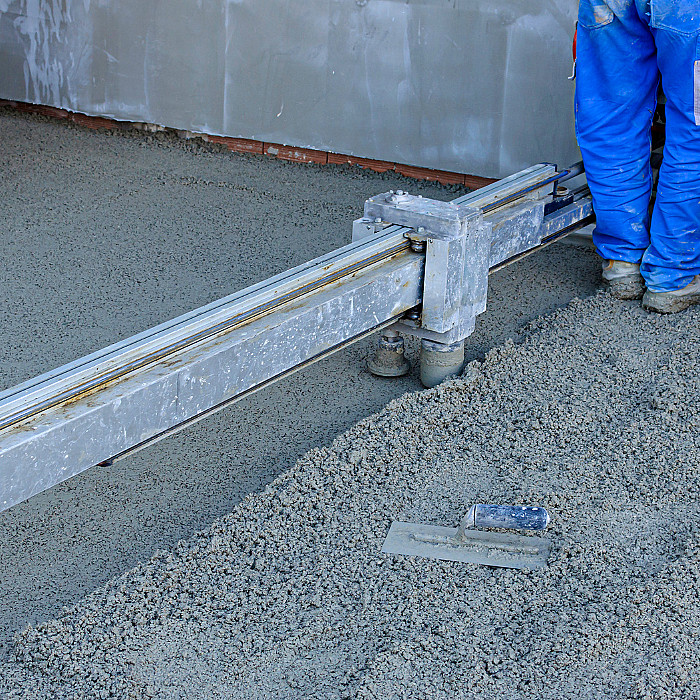 Chape plaatsen, traditionele chape, vloeichape, isolerende chape, betonchape, Zedelgem, Torhout, Oostkamp