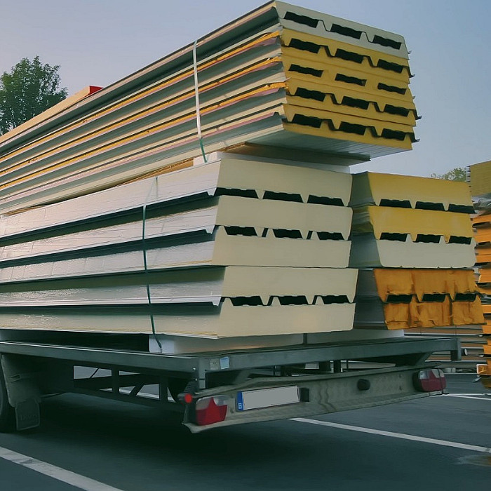 Panneaux sandwich premier choix, panneaux sandwich deuxième choix, toiture industrielle,
                   bardage, isolation thermique, résistance aux intempéries, Mons, Charleroi, Tournai