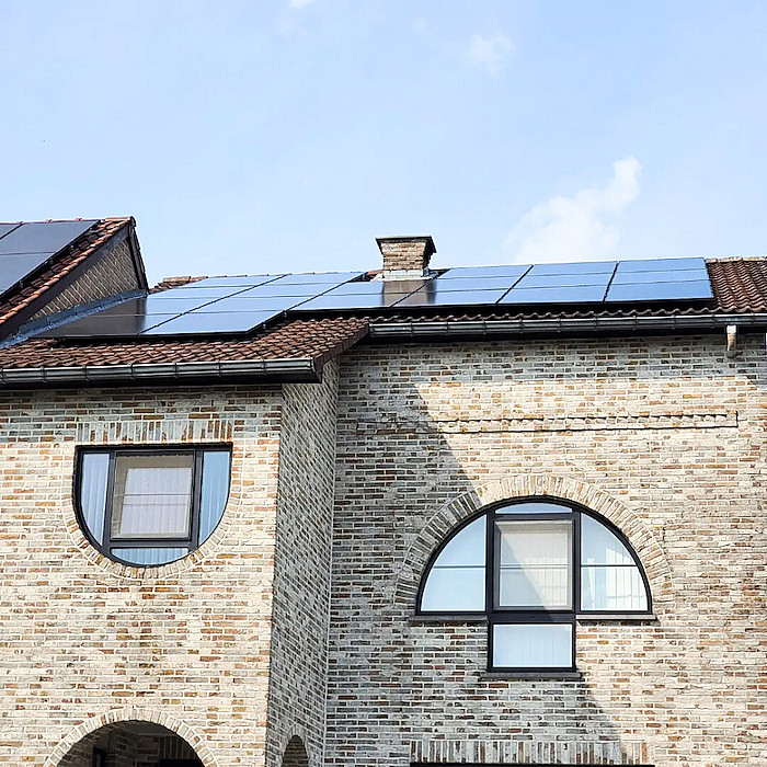 Électricien, borne de recharge, panneaux photovoltaïques, installation électrique, mise en conformité, rénovation électricité, électricien Brabant Wallon, bornes de recharge Eghezée, installateur photovoltaïque