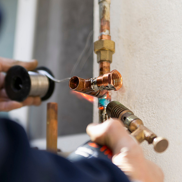 Plombier, plomberie, tuyaux, cuivre, raccordements, canalisations