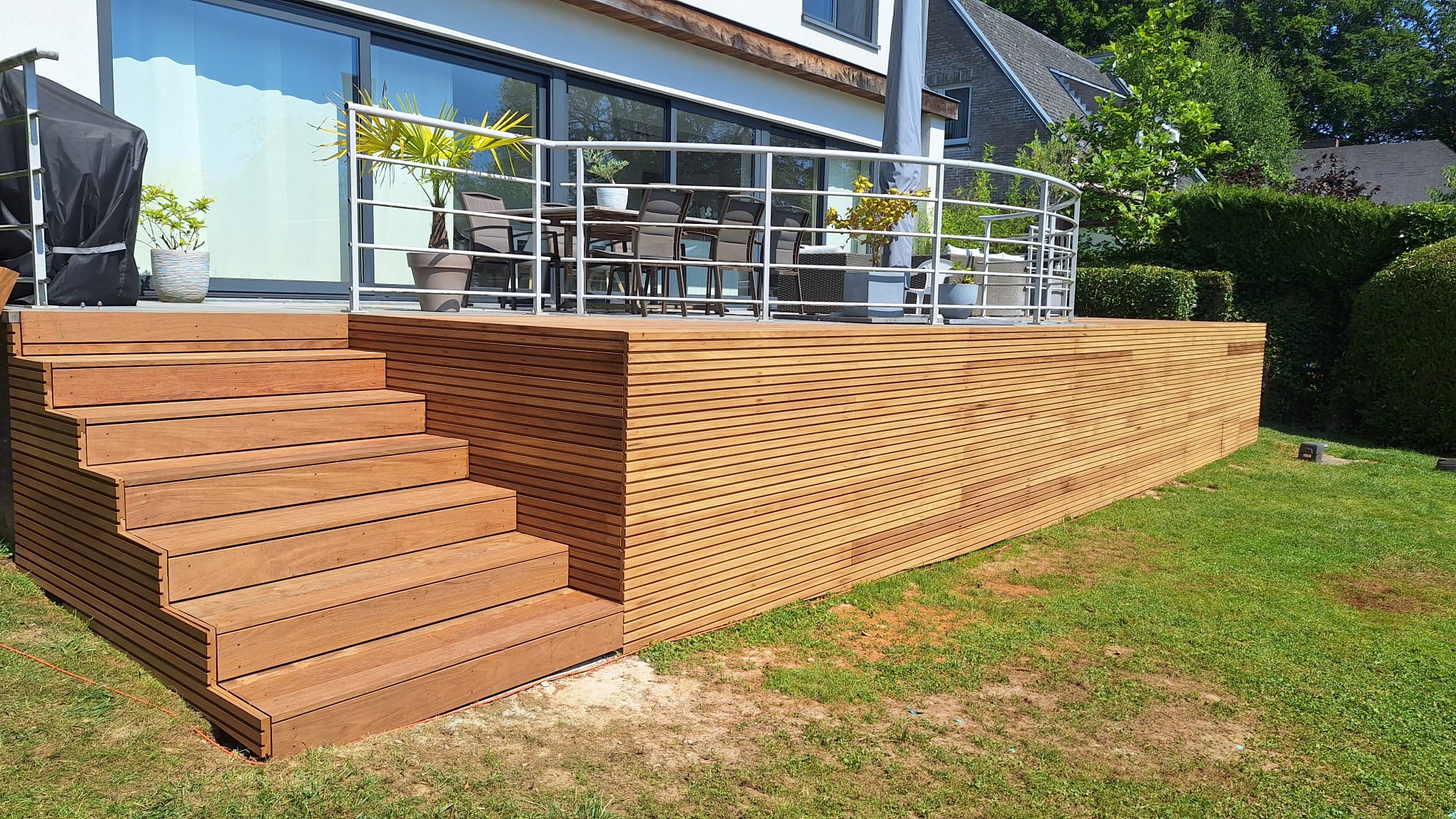 Jardinier, paysagiste, escaliers, bois, béton, aménagement, terrasse