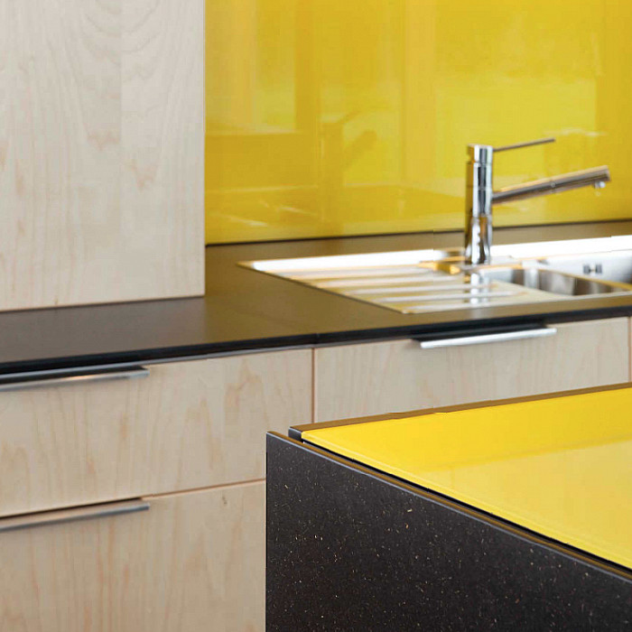 Verre laqué, verrerie, salle de bain, pose de verre, verre coloré, cuisine