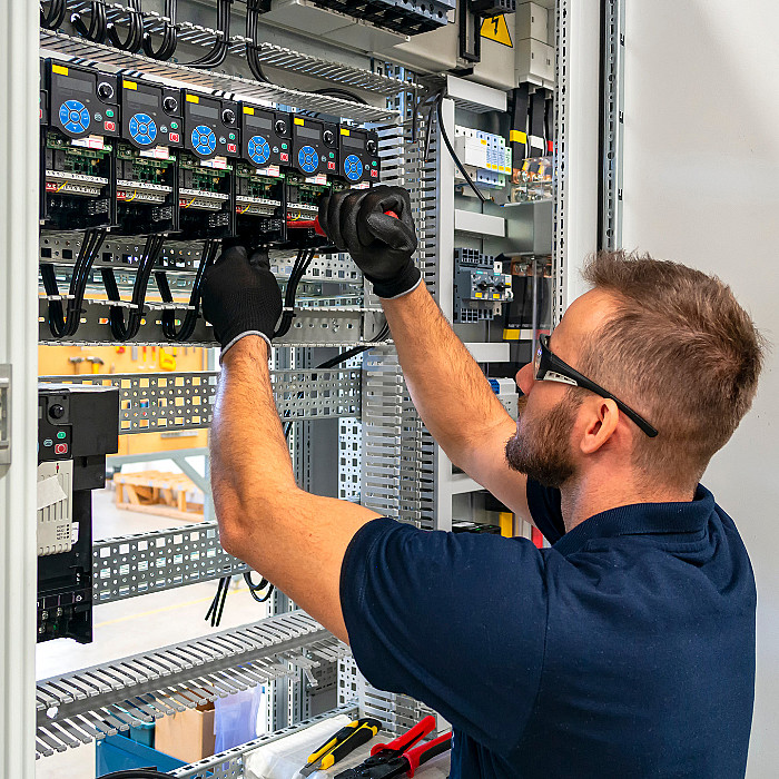 électricité générale, installation électrique, réparation électrique, dépannage électrique, étude fonctionnelle, 
                   PLC, SCADA, armoires électriques, raccordements aux normes