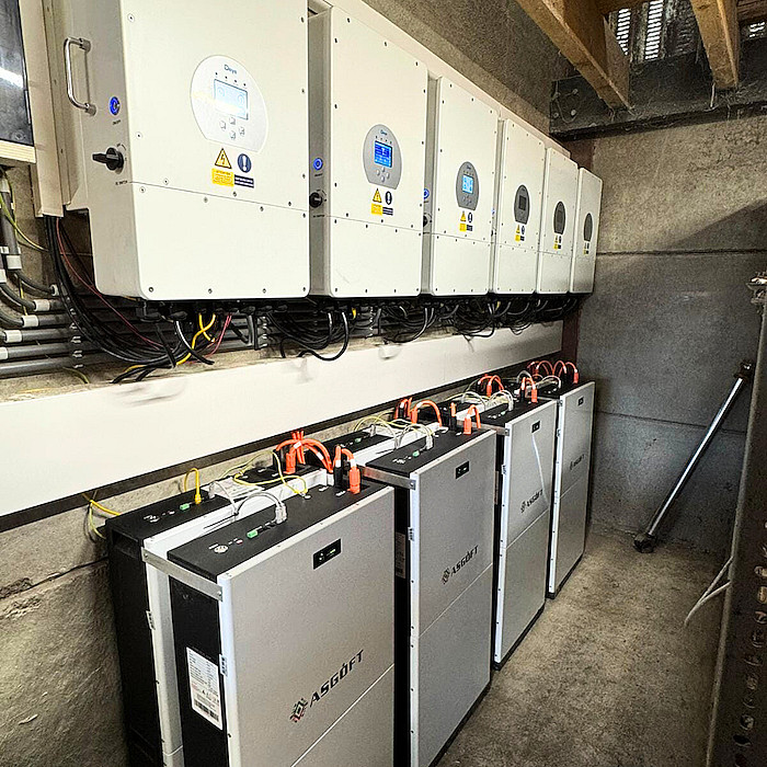 Électricité générale, panneaux photovoltaïques, batterie domestique, mise en conformité électrique, borne de recharge, climatisation, parlophone, surveillance caméra, batterie de stockage, éclairage, alarme incendie, électricien