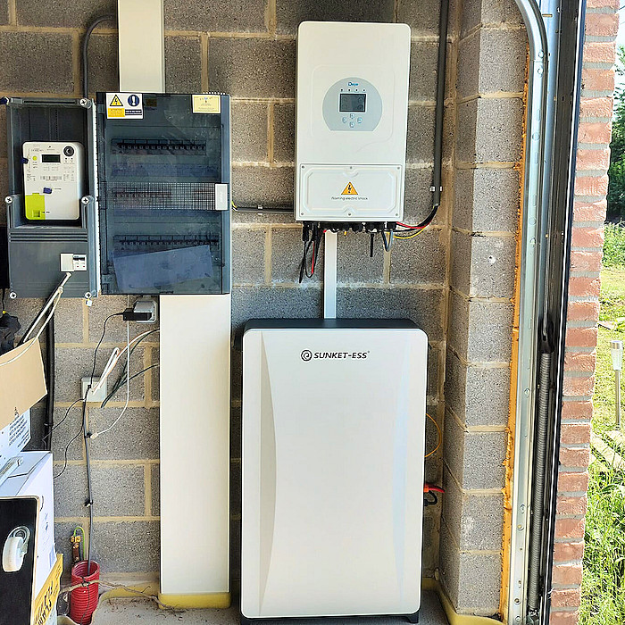 Électricité générale, panneaux photovoltaïques, batterie domestique, mise en conformité électrique, borne de recharge, climatisation, parlophone, surveillance caméra, batterie de stockage, éclairage, alarme incendie, électricien