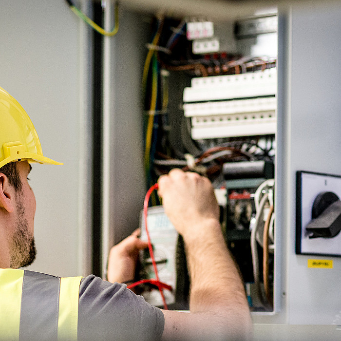 Prises électriques, interrupteurs, électroménagers, placementx électriques, éclairages