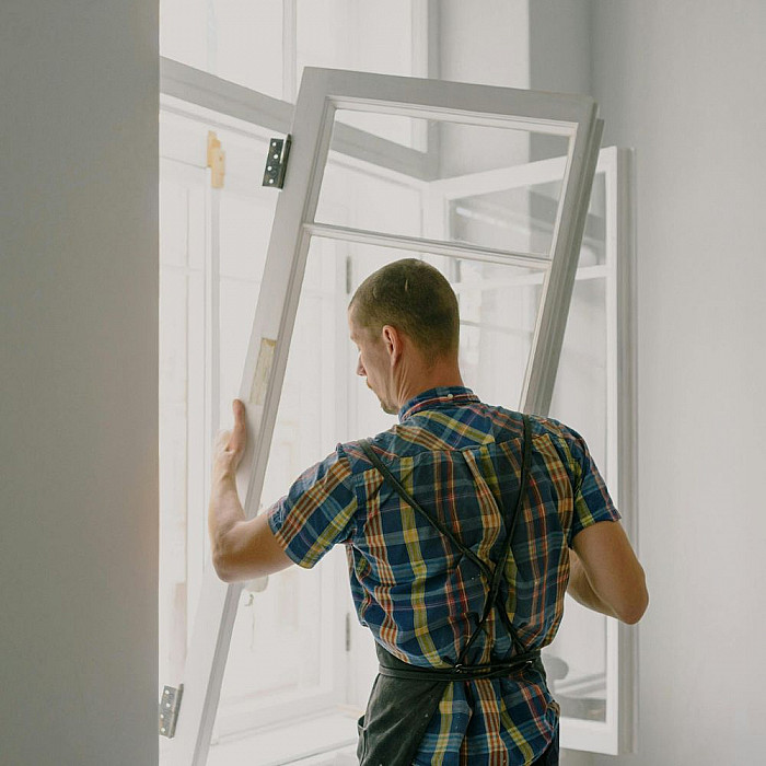 adoucisseur d'eau, assainissement des eaux, filtre à eau, traitement anti-calcaire, châssis, châssis en aluminium, châssis en PVC, double vitrage, triple vitrage, moustiquaires, porte d'entrée, porte de garage, plafonnage contour de fenêtre, carrelage mural, carrelage intérieur, carrelage extérieur, carreleur