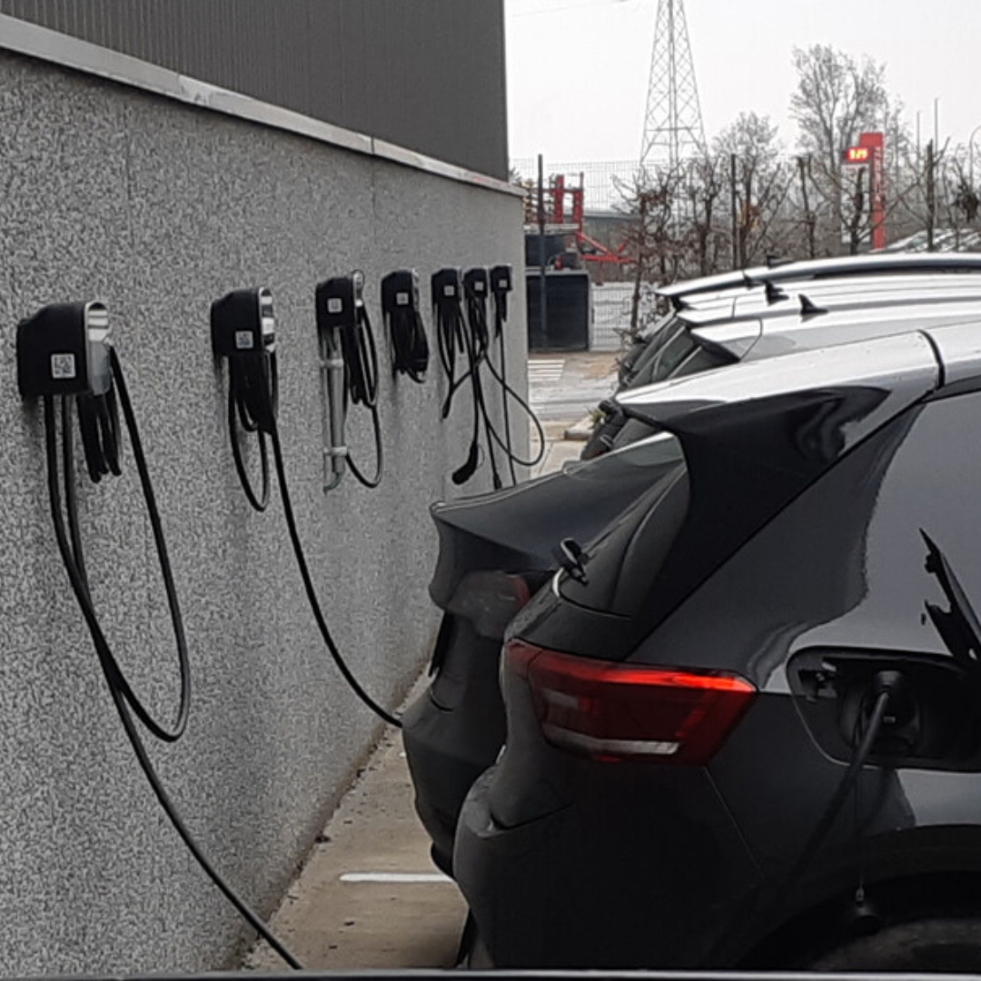 elektricien, elektriciteitswerken, laadpaal installeren, zonnepanelen, thuisbatterij, installateur zonnepanelen, elektrische installatie, elektricien spoed, laadstation elektrische auto, fotovoltaïsche panelen, offerte zonnepanelen, batterij opslag zonnepanelen, elektriciteit keuring, groene energie, elektrische bedrading, domotica installatie, stroomstoring, laadpaal prijs, thuisbatterij installeren, zonnepanelen premie