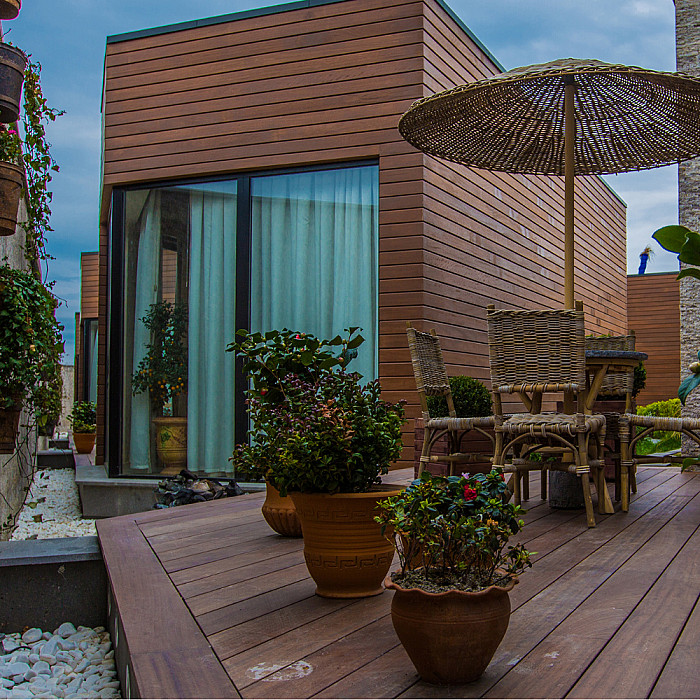 Nouvelle terrasse, terrasse en bois, bardage, terrain