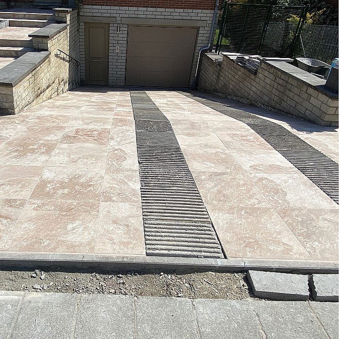 Carrelage extérieur, allée de garage, pose de carrelage