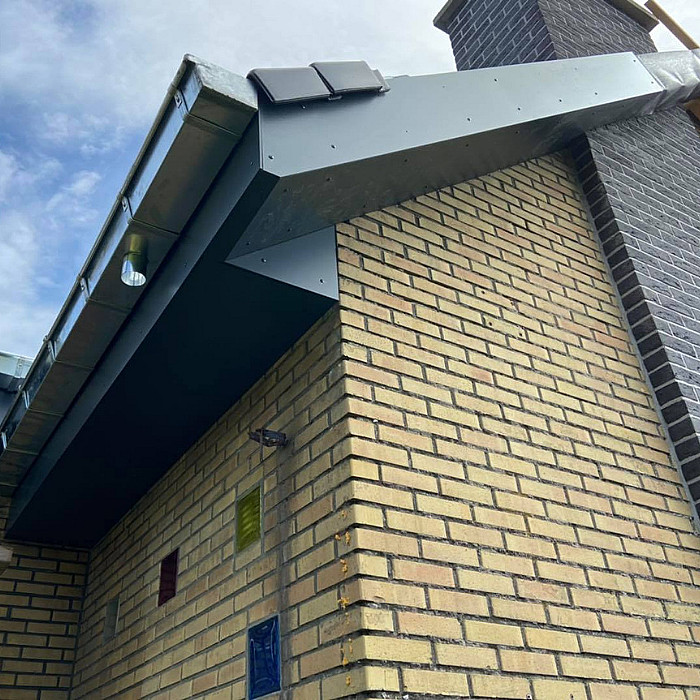 Corniches, zinguerie, chêneau, gouttières, zinc, étanchéité, toit, toiture