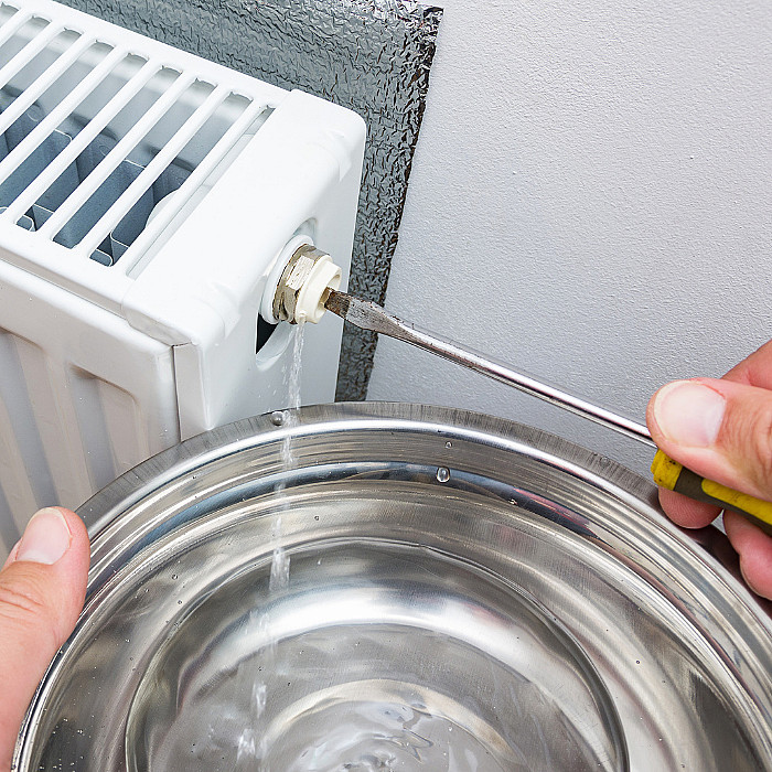 Purger, radiateur, nettoyage, vidange, chauffage, système de chauffage, intervention
