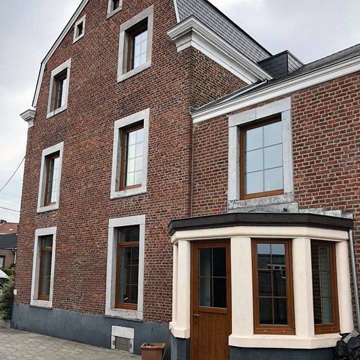 Châssis, châssis bois, châssis PVC, châssis aluminium, pose de châssis, entretient de châssis, portes, portes intérieures, portes extérieures, portes d’entrées, portes de garage, volets, fabrication de volets, pose de volets, motorisation