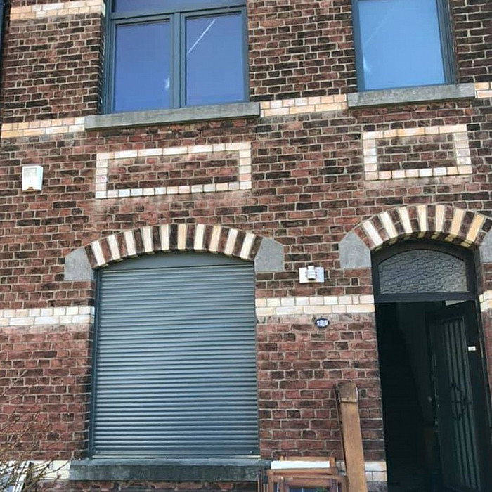 Châssis, châssis bois, châssis PVC, châssis aluminium, pose de châssis, entretient de châssis, portes, portes intérieures, portes extérieures, portes d’entrées, portes de garage, volets, fabrication de volets, pose de volets, motorisation