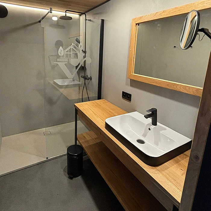 salle de bain, sanitaire, appareils, wc, baignoire, lavabos, évier, douche, carrelage, luminaire, meubles, sdb