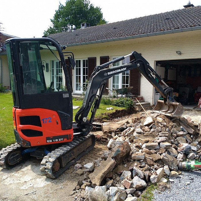 rénovation générale, murs et plafonds, sols, isolation, carrelage, plomberie, chauffage, cloison, peinture, parachèvement,  travaux de finition, petits travaux, dépannage, multi-services, Réparation d’étangs et mares, réparation, rénovation, étang, mare, abris de jardin, pavage, allé et abords, faux plafonds, plafonnage, parquet, égouttage, nivellement, terrassement, électricité