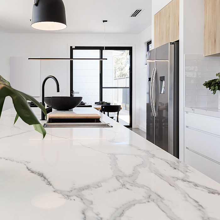 sur mesure, table cuisine, ilot en marbre, marbrerie