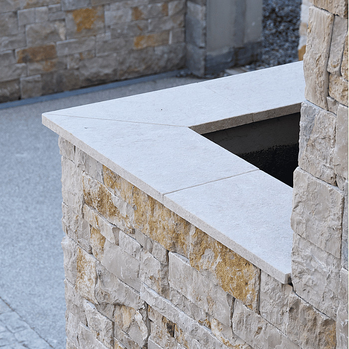 couvertine, marbrerie, marbrier, marbre, pierres, seuils, couvre murs, encadrement, margelles
de piscines, dallage, plan de travail en marbre, pierre bleue, petits travaux en
lien avec la pierre, modification, réparation, restauration de pierre, artisan
marbrier, travail artisanal