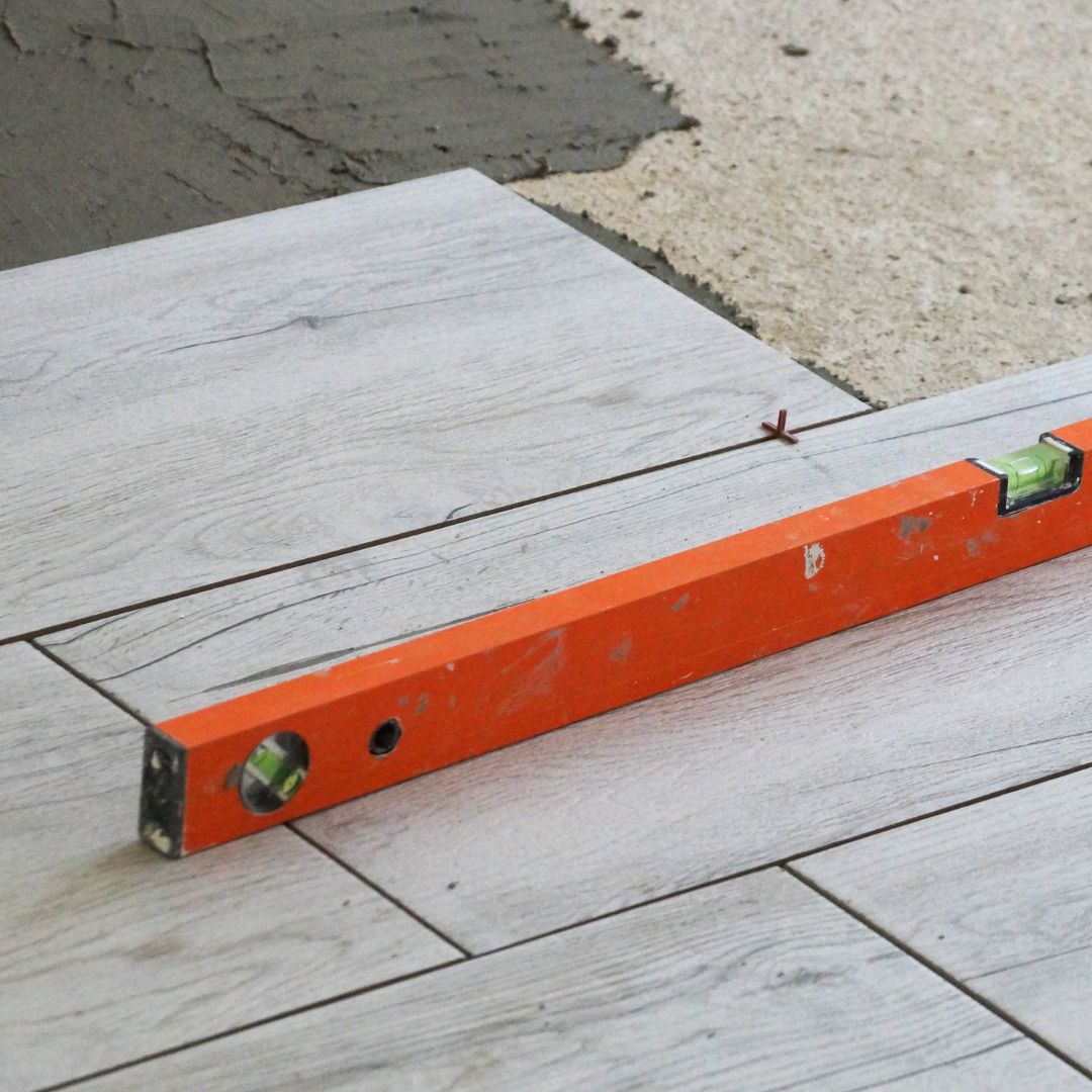 Parachèvement, murs, carrelage mural, vasque, toilettes, baignoires