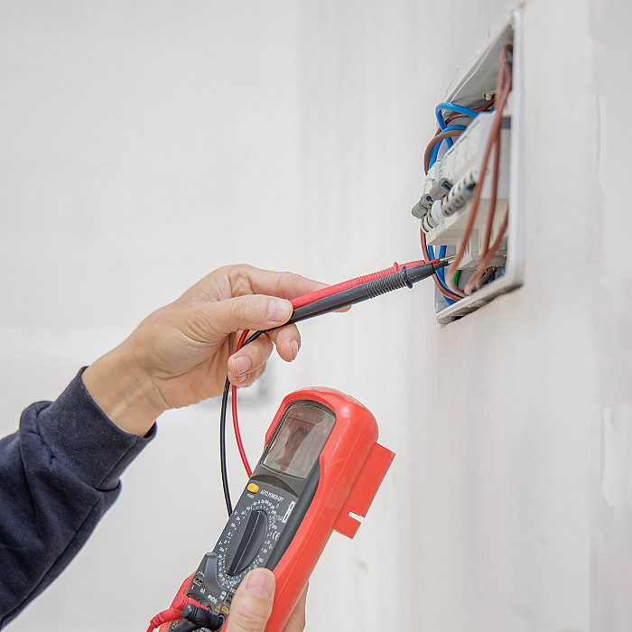 électricien, câblages, prises électriques, interrupteurs