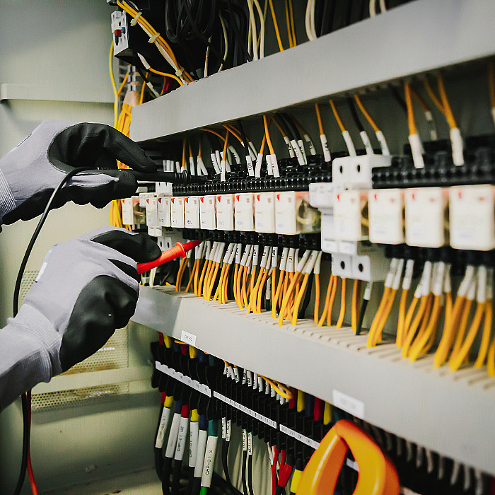 remplacement, vérification, prises, interrupteurs, dépanneur, intervention rapide