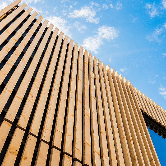 Bardage en bois, bardage, lamelles façade, revêtement de façade