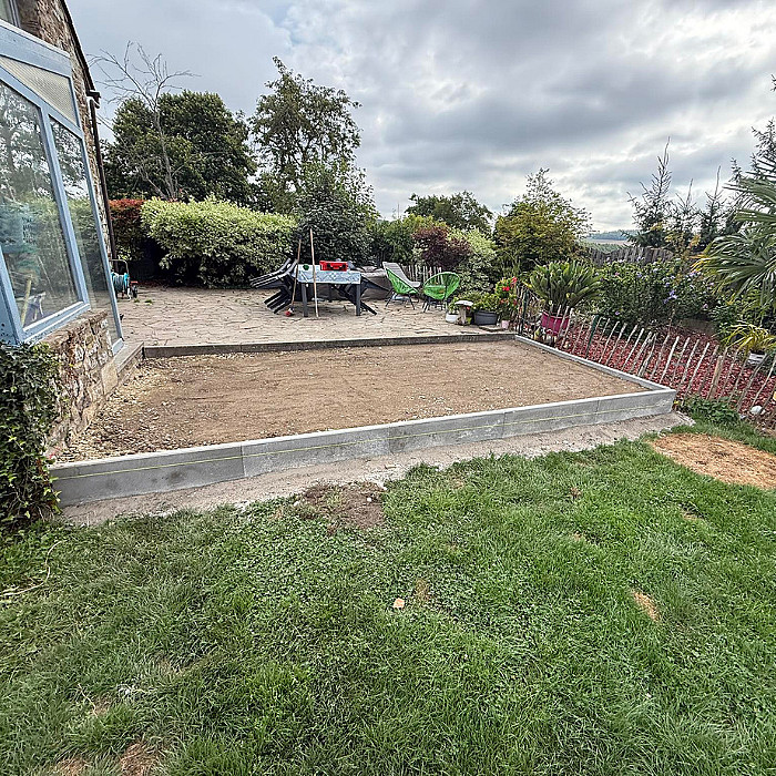 Nivellement de terrain, nouvelle terrasse, coulage de béton