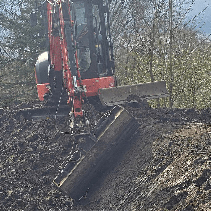 Creusement, extraction de terre, avécuation des terres, camion, piscine, terrassement, nivellement