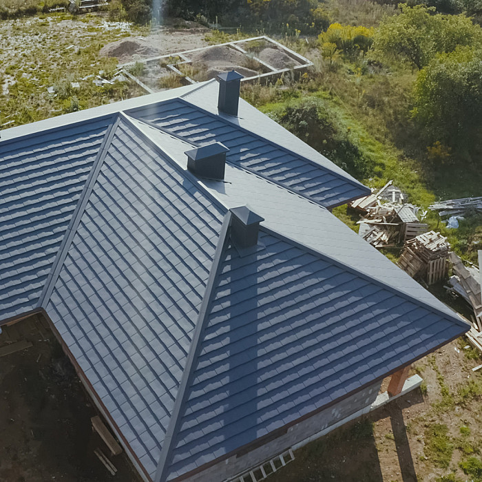 toiture Herstal, couvreur Herstal, toiture Seraing, toiture Liège, zinguerie, corniches, isolation de toiture, charpente, rénovation de toiture, bardage, gouttières, étanchéité, VELUX, ardoises, tuiles