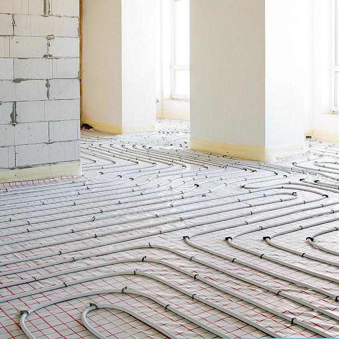 PLnacher chauffant, sol, chauffage, chauffagiste, installation, eau, tuyaux, chape