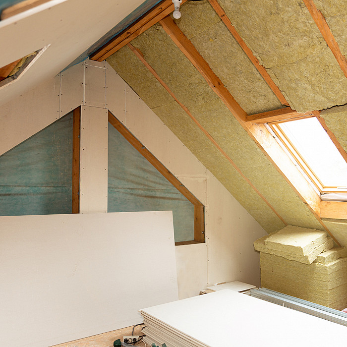 toiture, couvreur Binche, couvreur Mons, couvreur La Louvière, travaux de toiture, rénovation de toiture, bardage, charpente, zinguerie, isolation de toiture, réparation de toiture, toitures plates, toitures en ardoises, installateur VELUX, étanchéité de toiture, aménagement de grenier