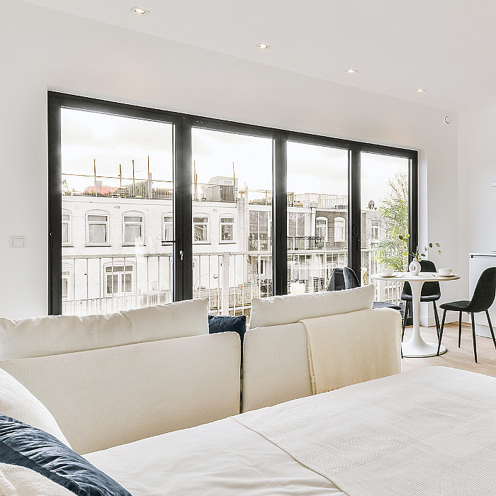 Isolation, volets, stores, châssis, fenêtres sur mesure, baie vitrée