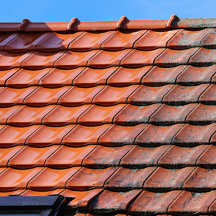 Nettoyage, entretien, toit, couverture, tuile, ardoise, métallique, décapage toiture