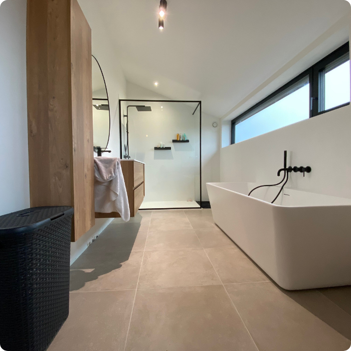 Sanitaire, plombier, plomberie, salle de bain, baignoire, chauffe-eau, boiler, eau sanitaire, eau chaude