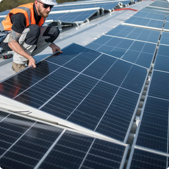 Technicien Teck_Ak, panneaux solaire, batterie domestique, stockage électrique, production
