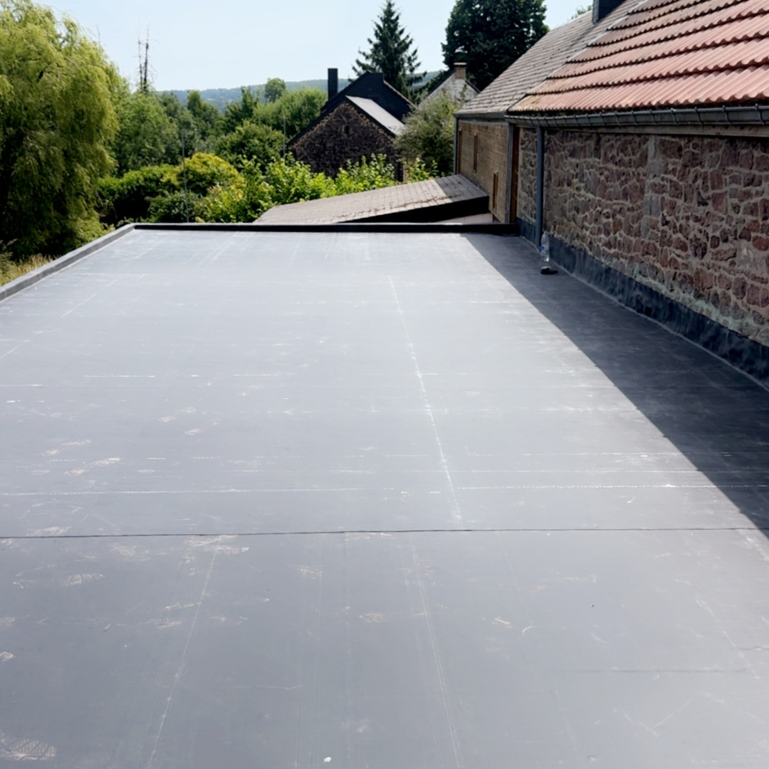 couvreur La Bruyère, toiture Profondeville, rénovation toiture Namur, zinguerie, démoussage toiture, isolation toiture, VELUX, ramonage, gouttières, charpente, couvreur Namur, réparation toiture, étanchéité toiture, nouvelle construction toiture, ardoise, tuiles, cheminée, Province de Namur, entreprise familiale toiture