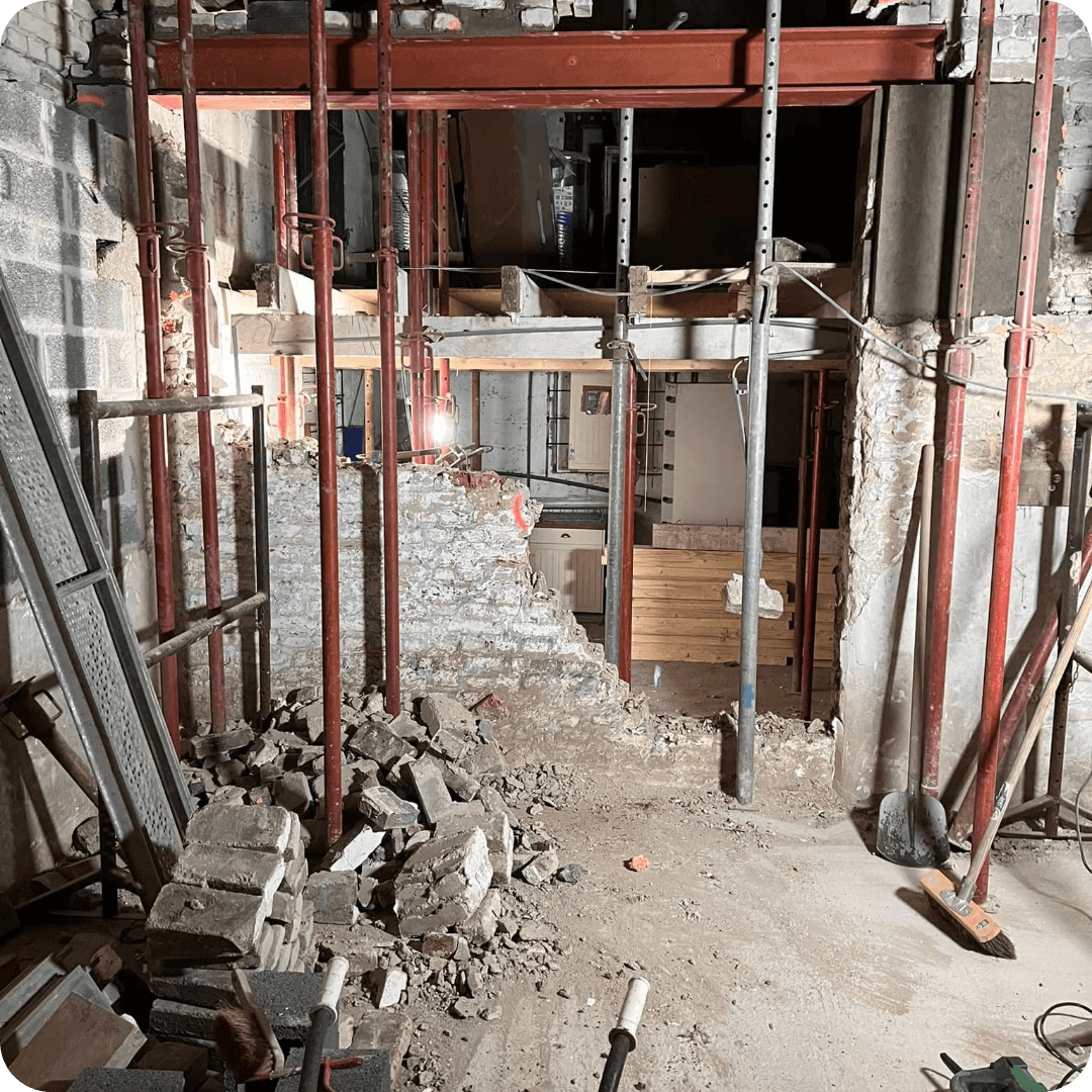 maçonnerie Stavelot, terrassement Verviers, aménagement extérieur Eupen, maçon Fagnes, pavage, construction, murs soutènement, ouverture baie, pelouse, klinkers, dalles béton, clôtures, égouttage, nivellement, rénovation générale, gros œuvre, parachèvement, clé sur porte, revêtements sols, gravier, entrepreneur général Stavelot