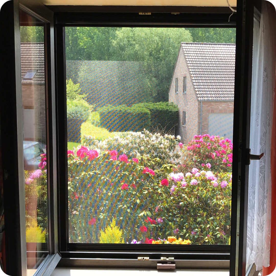 Montage de moustiquaire cadre fixe