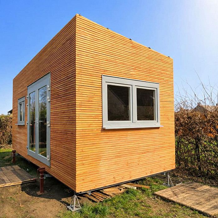 menuiserie générale, annexe en bois, carport en bois, châssis, portail en bois, rénovation meubles, travaux de menuiserie, portes et fenêtres, châssis, châssis aluminium, châssis bois, châssis PVC, réparation de châssis, double vitrage, triple vitrage, vitrerie, miroiterie, moustiquaires, porte d’entrée, porte de garage, stores et volets, vérandas, installation vérandas, chape extérieur, terrasse en bois, pergola