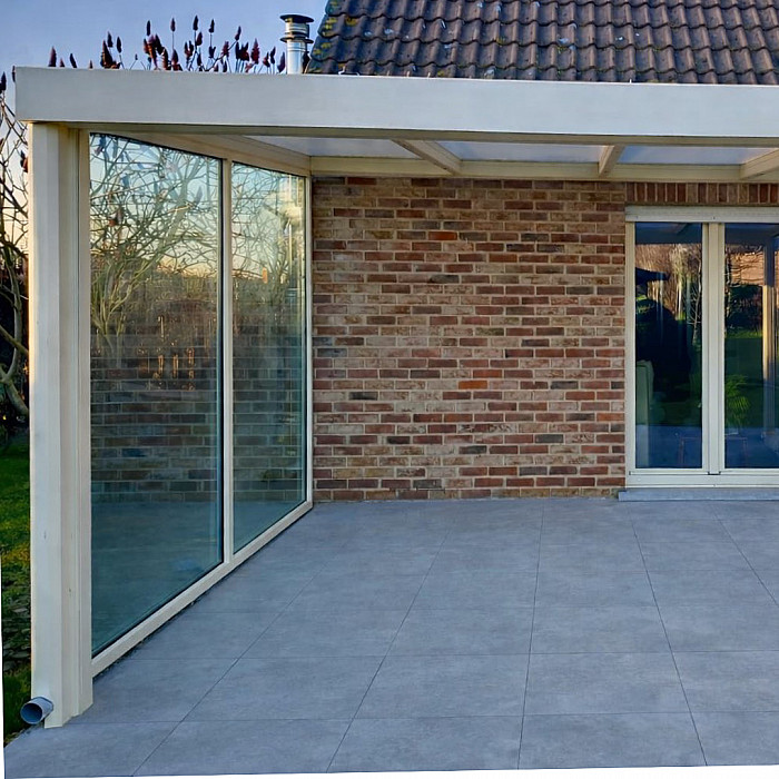 menuiserie générale, annexe en bois, carport en bois, châssis, portail en bois, rénovation meubles, travaux de menuiserie, portes et fenêtres, châssis, châssis aluminium, châssis bois, châssis PVC, réparation de châssis, double vitrage, triple vitrage, vitrerie, miroiterie, moustiquaires, porte d’entrée, porte de garage, stores et volets, vérandas, installation vérandas, chape extérieur, terrasse en bois, pergola