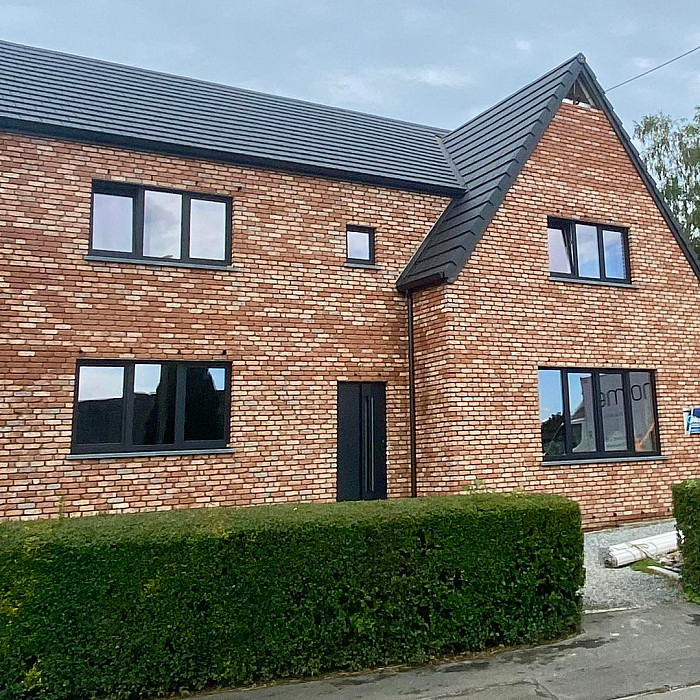 menuiserie générale, annexe en bois, carport en bois, châssis, portail en bois, rénovation meubles, travaux de menuiserie, portes et fenêtres, châssis, châssis aluminium, châssis bois, châssis PVC, réparation de châssis, double vitrage, triple vitrage, vitrerie, miroiterie, moustiquaires, porte d’entrée, porte de garage, stores et volets, vérandas, installation vérandas, chape extérieur, terrasse en bois, pergola