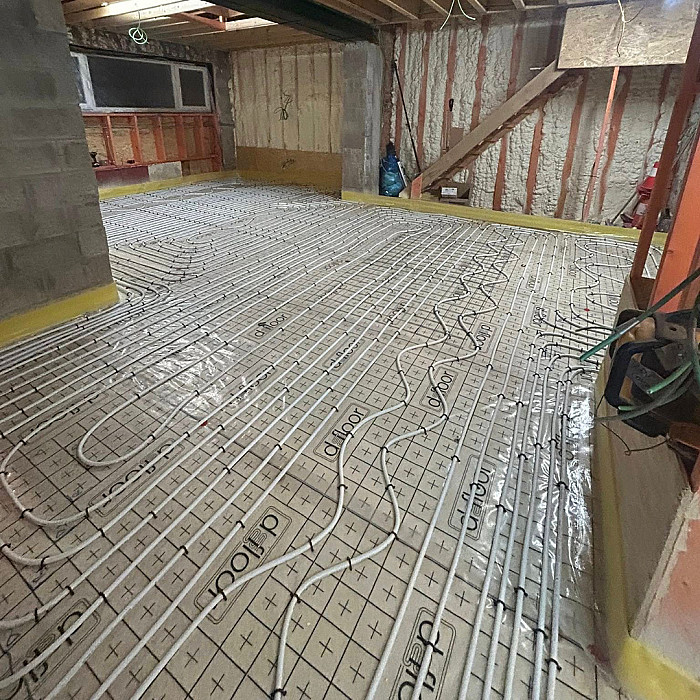 Chaudière (entretien, installation, réparation), chaudière à condensation, chauffage au gaz, chauffage au mazout, chauffage central, chauffage sol, climatisation, dépannage de chauffage, entretien de chauffage, installation de chauffage, poêle à pellets, pompe à chaleur, ramonage de cheminée, tubage de cheminée, ventilation, Boiler, canalisations, chauffe-eau, petits travaux de plomberie, réparations de canalisations, sanitaires, travaux de plomberie, adoucisseur d’eau, filtre à eau, traitement anticalcaire, salle de bain, rénovation salle de bain, nouvelle salle de bain, sanitaires, adaptation salle de bain PMR