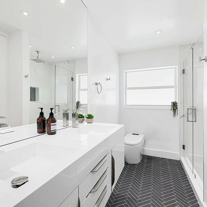 chauffage, Chaudière (entretien, installation, réparation), chaudière à condensation,  chauffage au gaz, chauffage central, chauffage sol, climatisation, dépannage de chauffage, entretien de chauffage, pompe à chaleur, tubage de cheminée, ventilation, plomberie, boiler, canalisations, chauffe-eau, petits travaux de plomberie, sanitaire, travaux de plomberie, traitement des eaux, Adoucisseur d’eau (installation), filtre à eau, traitement anticalcaire, rénovation salle de bain, transformation salle de bain, sanitaires