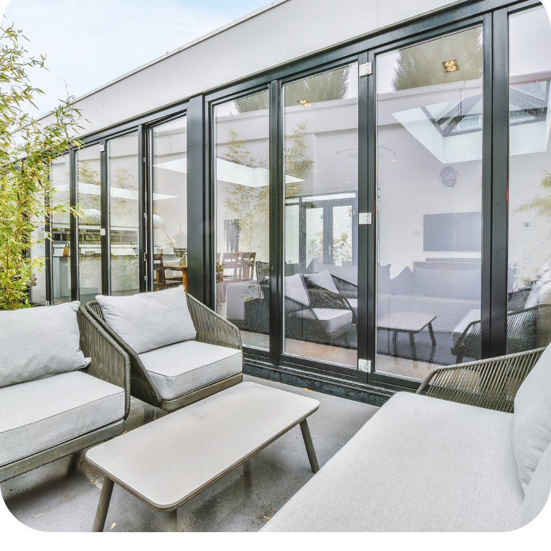 dakwerken Maasmechelen, dakdekker Hasselt, dakrenovatie Tongeren, dakwerken Limburg, dakafdichting, dakisolatie, leien daken, platte daken, VELUX, veranda Maasmechelen, asbestverwijdering, dakgoten, dakpannen, ontmossen daken, dakherstelling, schoorsteenvegen, natuurleien, timmerwerk, kroonlijsten, daktimmerwerk