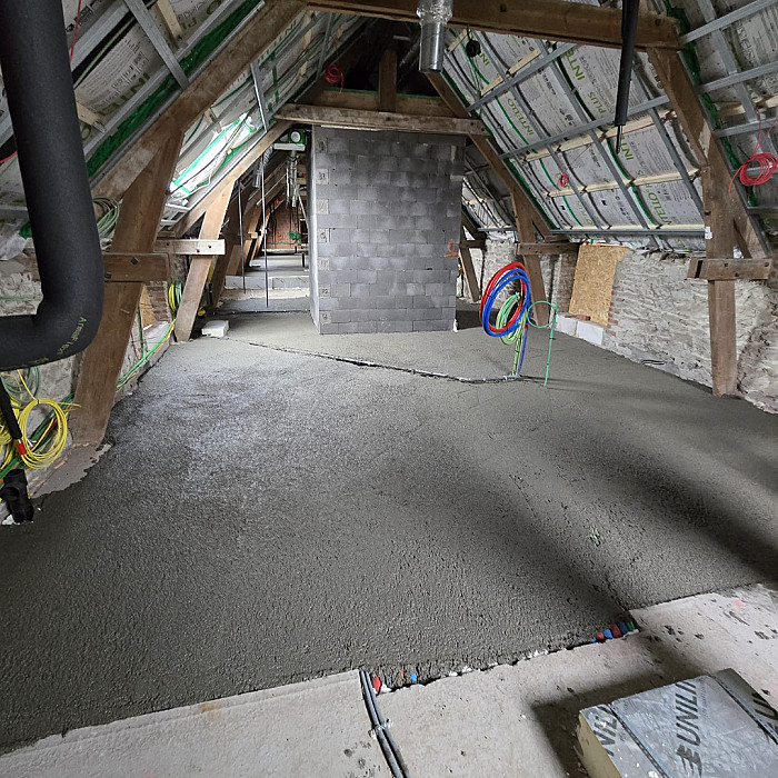 chape traditionnelle, chape liquide, beton, terrasse, mousse polyuréthane, chape isolante, eps, isolation mousse projetée