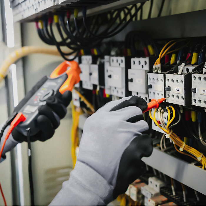 électricien Braine-l’Alleud, électricien Wavre, électricien Nivelles, mise en conformité électrique, dépannage électrique, installation électrique, installation intérieure, installation extérieure, borne de recharge, éclairage, installation complète, devis électricien, travaux électriques, électricité générale, Dufour Luc