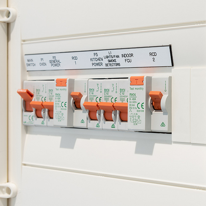électricien Braine-l’Alleud, électricien Wavre, électricien Nivelles, mise en conformité électrique, dépannage électrique, installation électrique, installation intérieure, installation extérieure, borne de recharge, éclairage, installation complète, devis électricien, travaux électriques, électricité générale, Dufour Luc