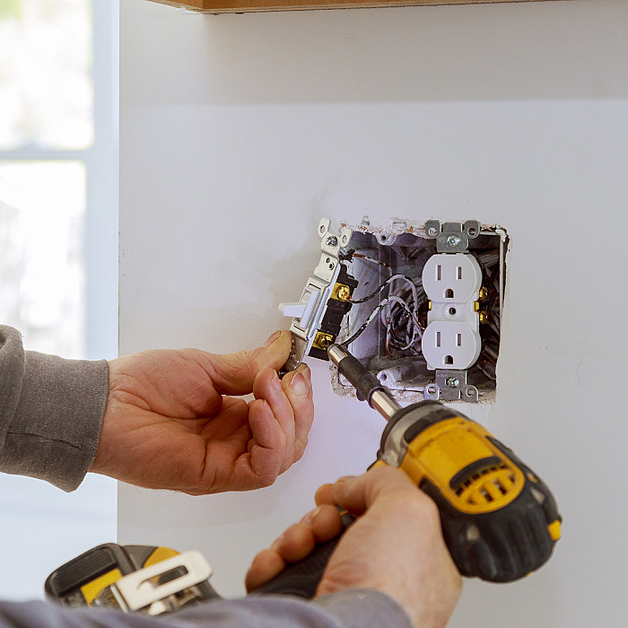 Électricien, Électricité générale, Installation électrique, Dépannage électrique, Entretien électrique, Mise en conformité électrique, Mise aux normes électriques, Éclairage intérieur, Éclairage extérieur, Alarme incendie, Contrôle d'accès, Panneaux photovoltaïques, Installation panneaux solaires, Énergie solaire, Autoconsommation solaire, Borne de recharge véhicule électrique, Installation borne de recharge, Recharge voiture électrique, Dépannage électrique urgent, Électricien certifié