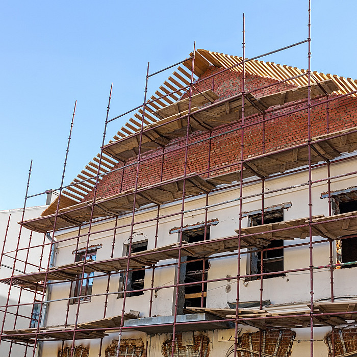 cuisine, intérieur murs et plafonds, peinture , carrelage, sanitaire, électricicté, rénovation générale intérieur, Terrasse, aménagement extérieur, carrelage, rénovation générale extérieur, Rénovation façade , peinture façade, isolation comble + murs, charpente, maçonnerie
