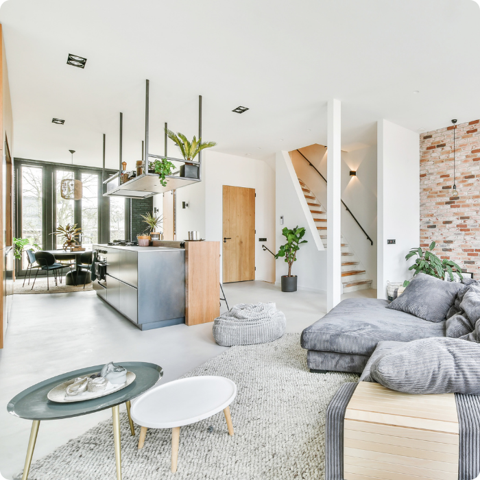 Intérieur rénové, travaux de rénovation, clé sur porte
